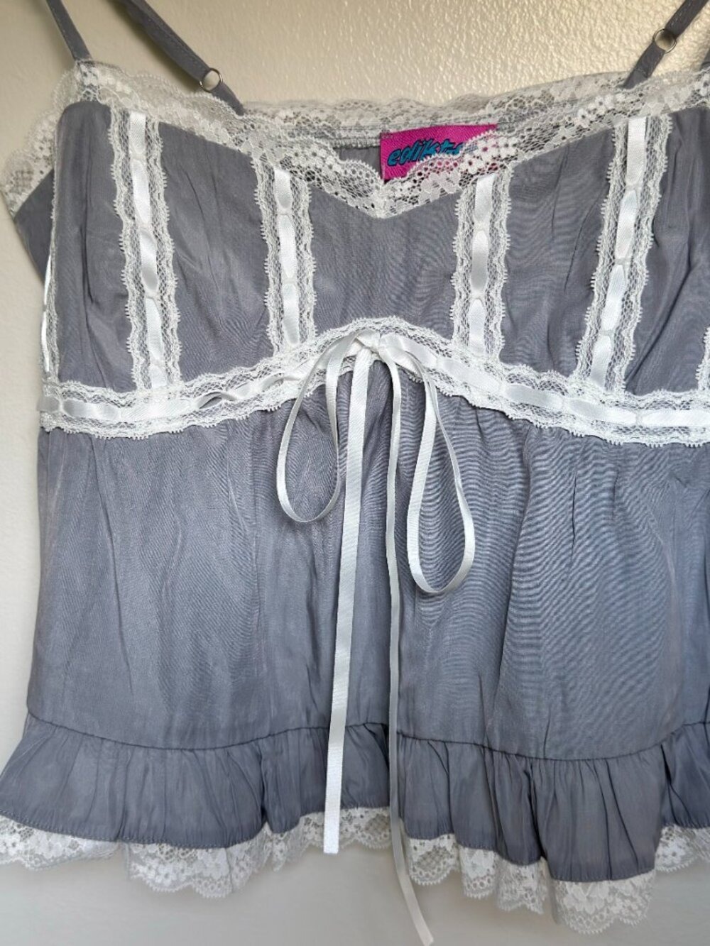 Edikted Gray White Lace Ribbon Cami Crop Top Size M Coquette Y2K Balletcore - Picture 4 of 9